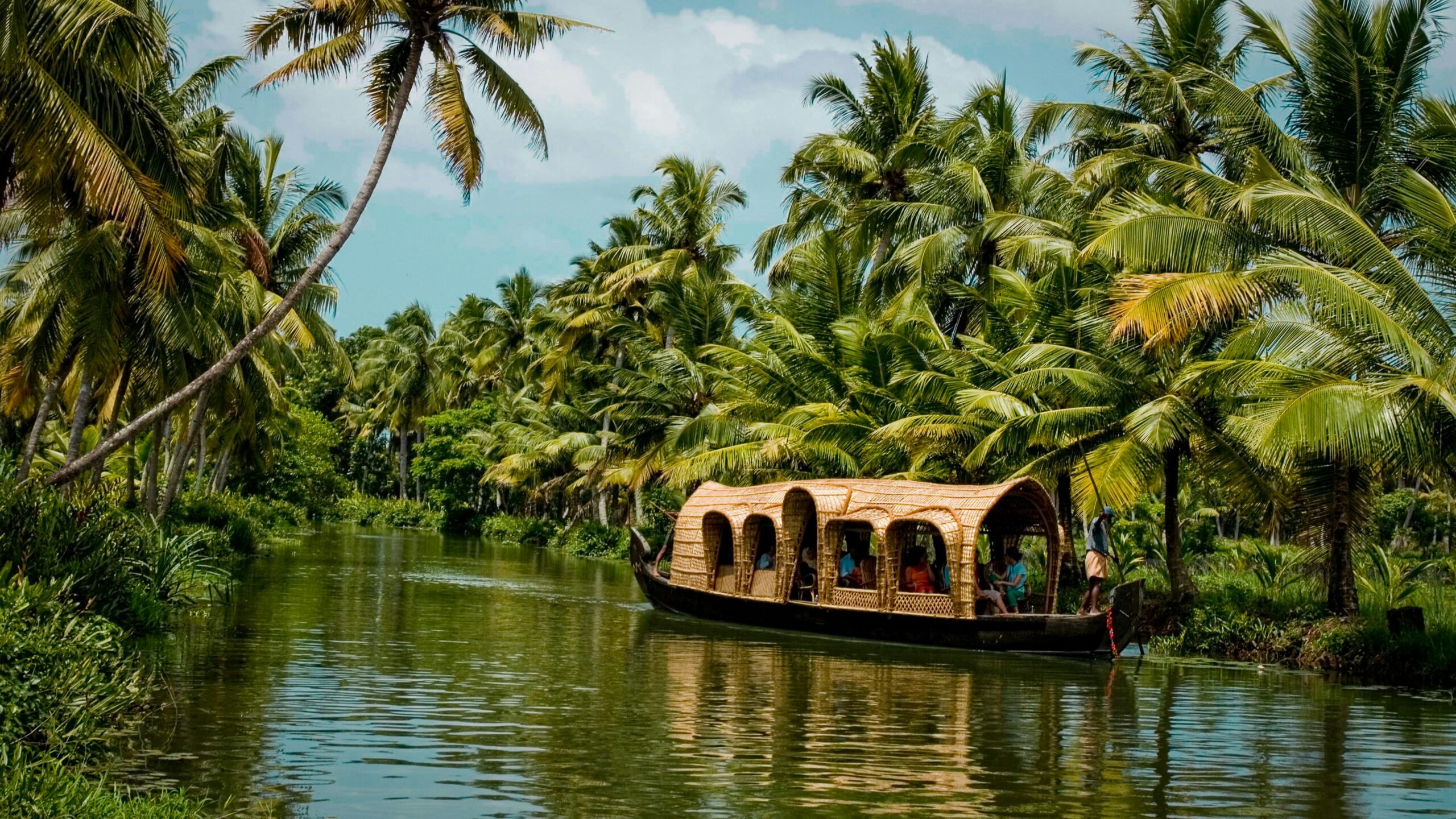 Alleppey Houseboat Overnight Stay: What Happens From Check-In to Check-Out
